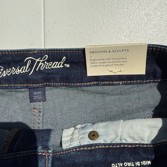 Universal Thread NWT High-Rise 10/30 Shorts - Picture 3 of 4